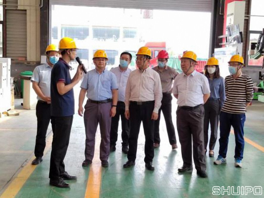 山東省科學院激光研究所所長賈中青、山東省機械設(shè)計研究院院長林江海帶領(lǐng)激光、高端裝備領(lǐng)域?qū)<乙恍?人到水泊焊割實地調(diào)研 (已調(diào)整大小) 山東省科學院激光研究所所長賈中青、山東省機械設(shè)計研究院院長林江海帶領(lǐng)激光、高端裝備領(lǐng)域?qū)<乙恍?人到水泊焊割實地調(diào)研 (已調(diào)整大小)